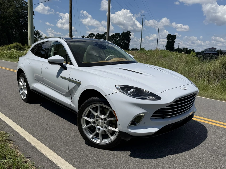 2021 Aston Martin DBX - Image 25 of 31
