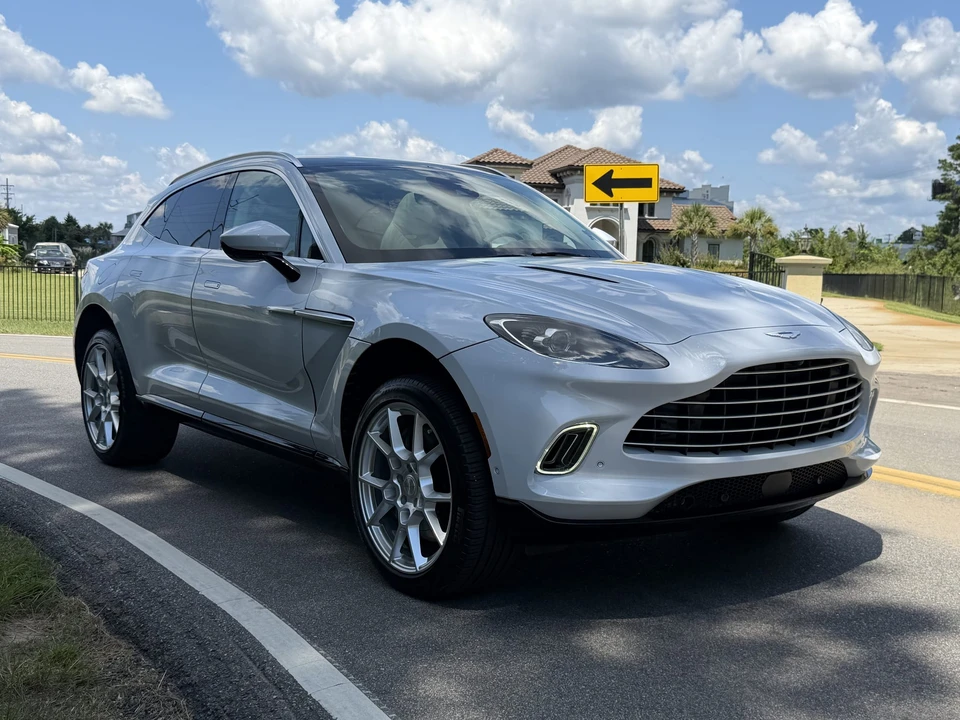 2021 Aston Martin DBX - Image 21 of 31