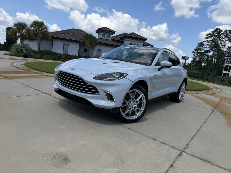 2021 Aston Martin DBX - Image 16 of 31