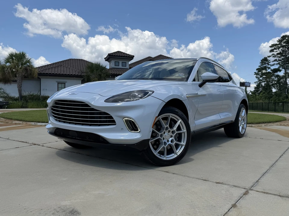 2021 Aston Martin DBX - Image 15 of 31