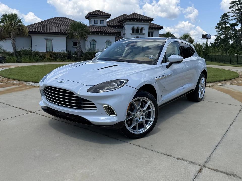 2021 Aston Martin DBX - Image 14 of 31