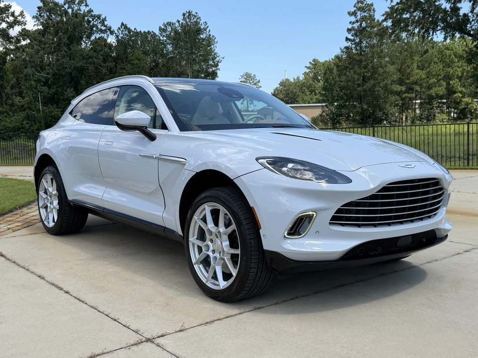 2021 Aston Martin DBX - Image 22 of 31