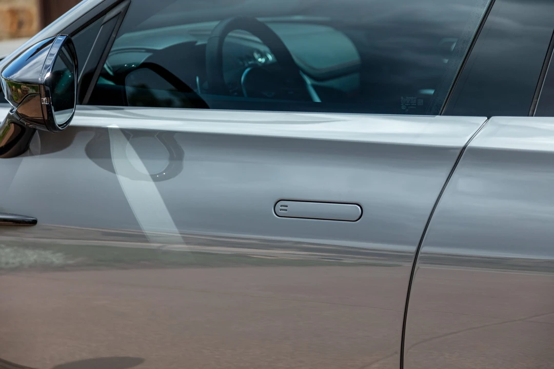 2021 Aston Martin DBX - Image 17 of 31