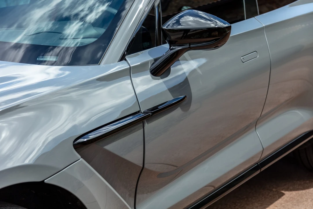 2021 Aston Martin DBX - Image 21 of 31