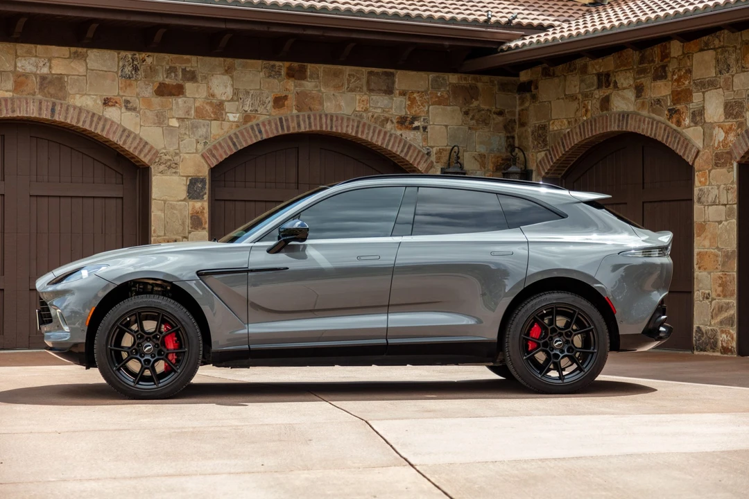 2021 Aston Martin DBX - Image 9 of 31