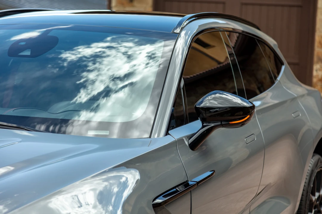 2021 Aston Martin DBX - Image 15 of 31