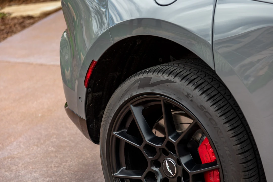 2021 Aston Martin DBX - Image 30 of 31