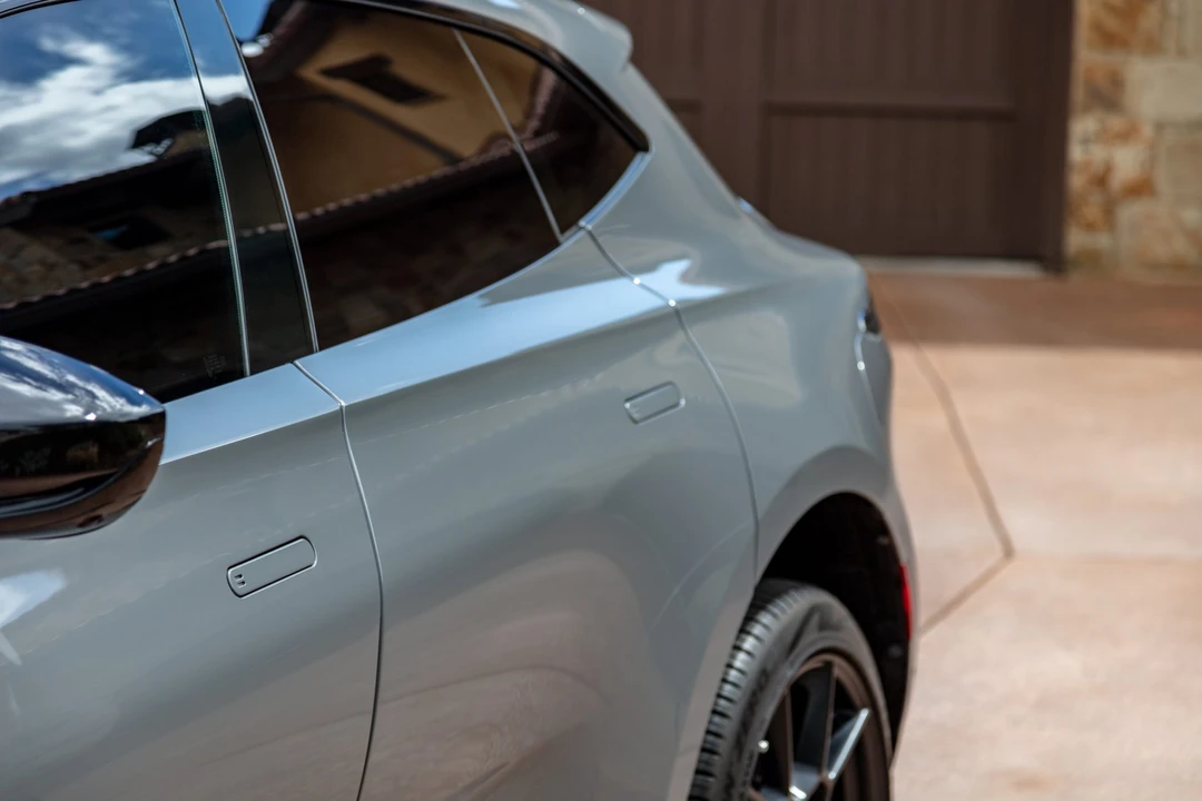 2021 Aston Martin DBX - Image 23 of 31