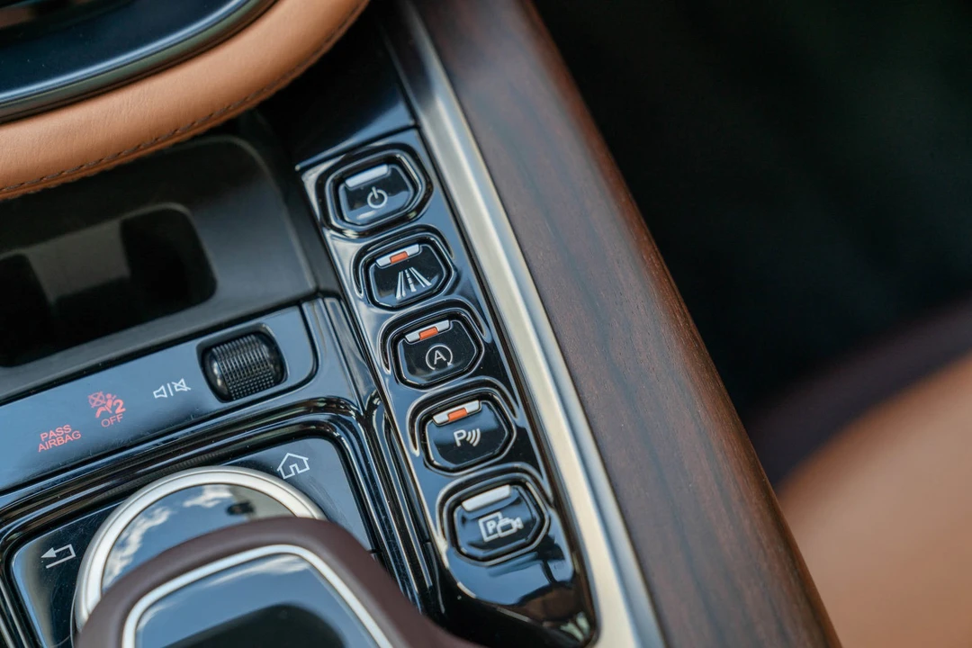 2021 Aston Martin DBX - Image 26 of 31