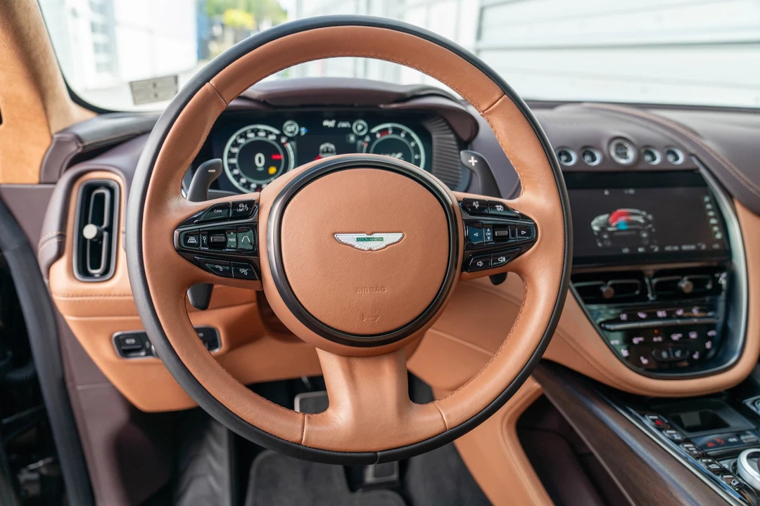 2021 Aston Martin DBX - Image 9 of 31