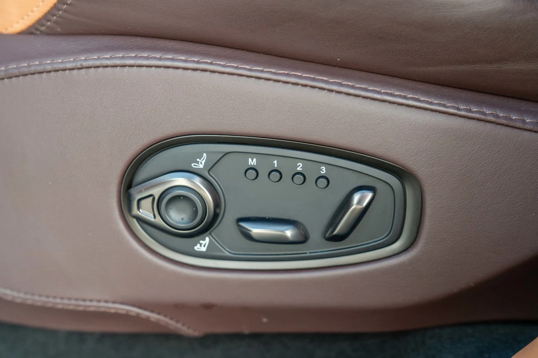 2021 Aston Martin DBX - Image 15 of 31