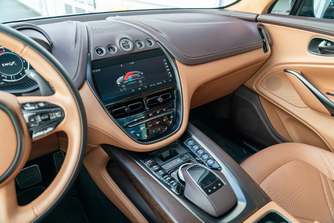 2021 Aston Martin DBX - Image 8 of 31