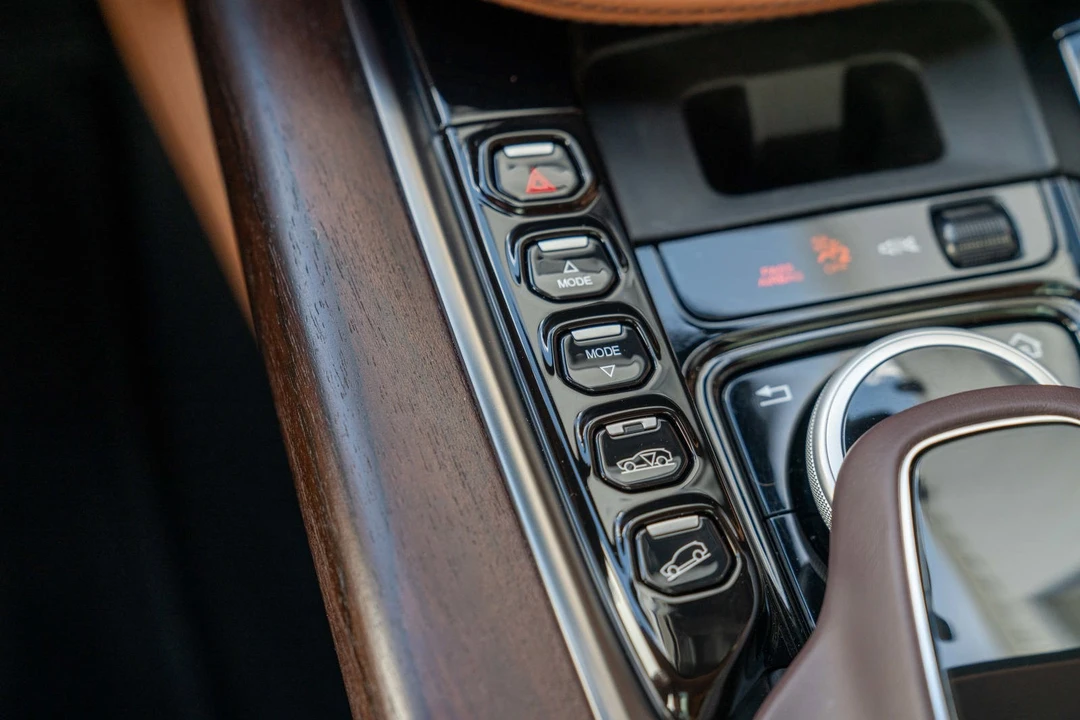 2021 Aston Martin DBX - Image 25 of 31