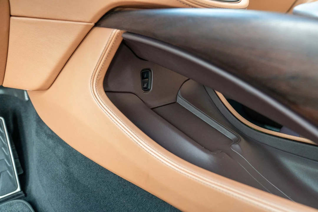 2021 Aston Martin DBX - Image 29 of 31