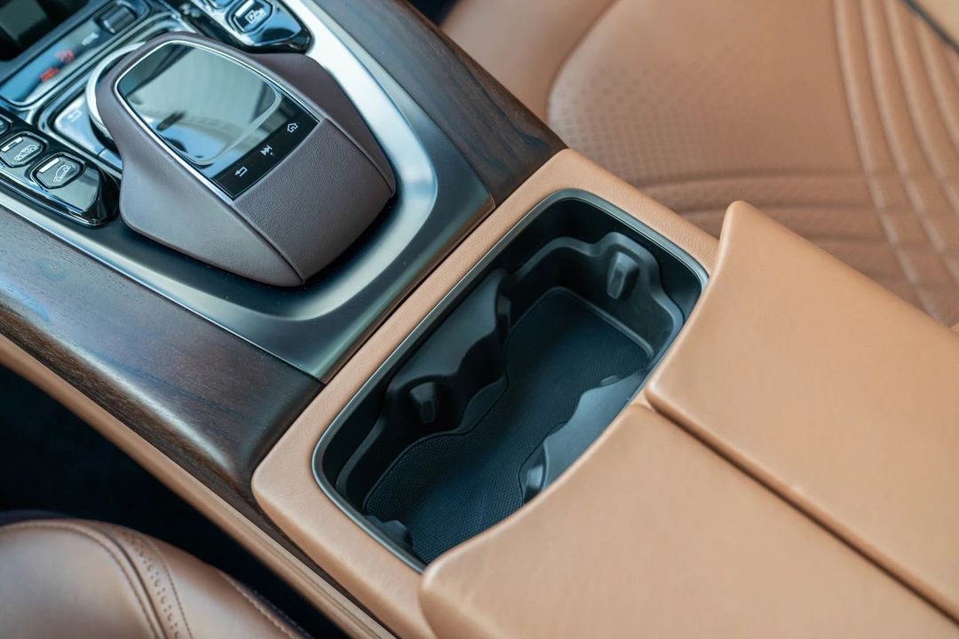 2021 Aston Martin DBX - Image 28 of 31