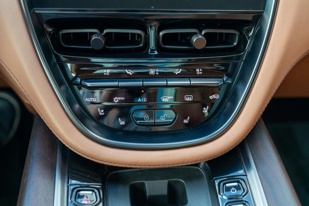 2021 Aston Martin DBX - Image 23 of 31