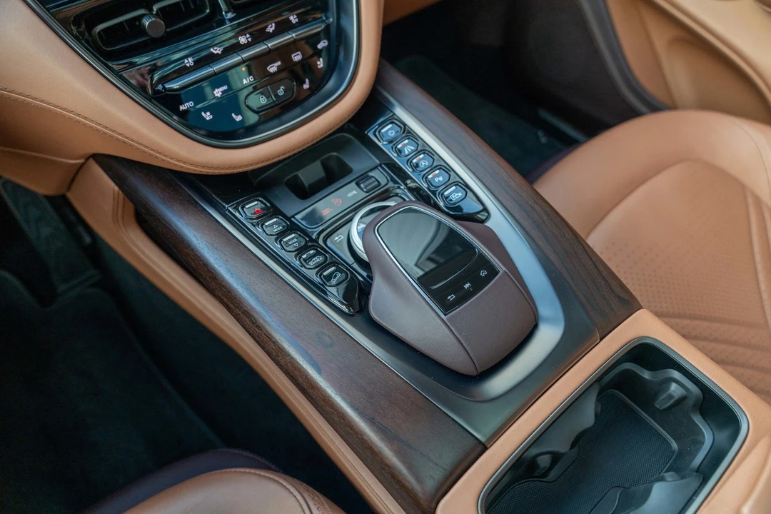 2021 Aston Martin DBX - Image 24 of 31