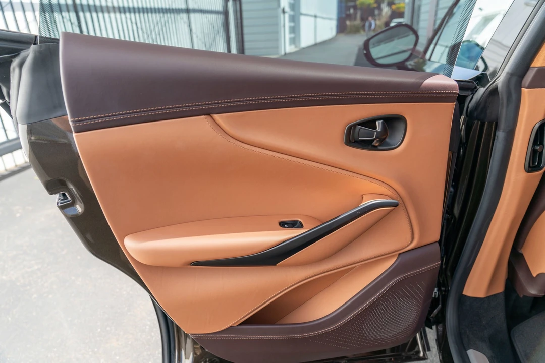2021 Aston Martin DBX - Image 30 of 31
