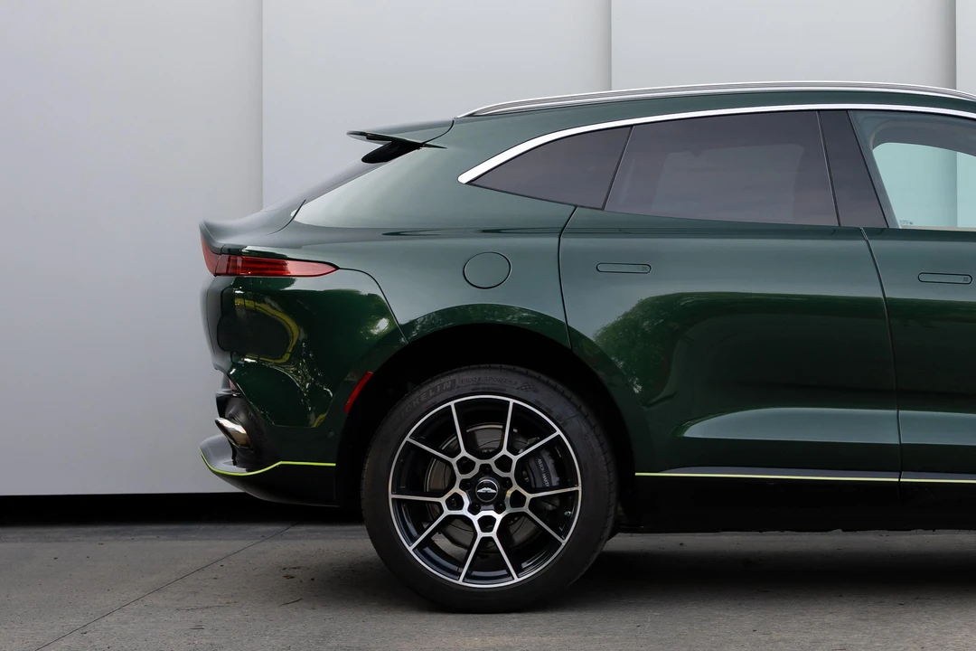 2021 Aston Martin DBX - Image 13 of 31
