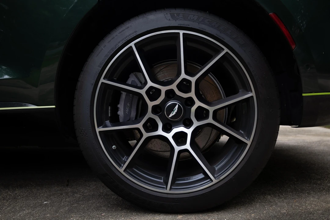 2021 Aston Martin DBX - Image 23 of 31