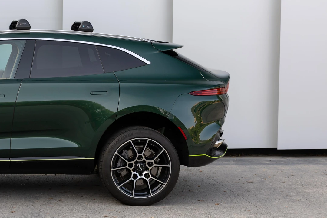 2021 Aston Martin DBX - Image 12 of 31