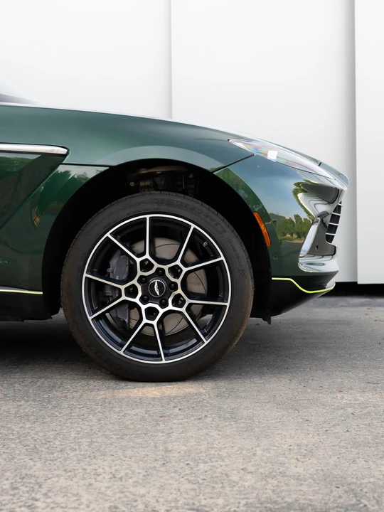 2021 Aston Martin DBX - Image 14 of 31