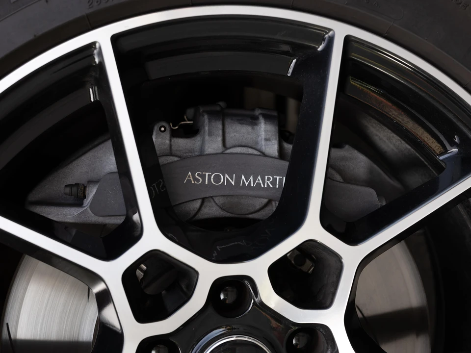 2021 Aston Martin DBX - Image 27 of 31