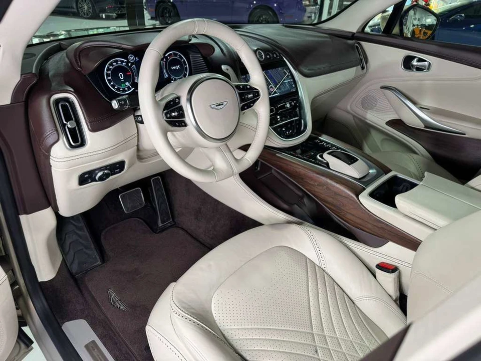 2021 Aston Martin DBX - Image 9 of 12