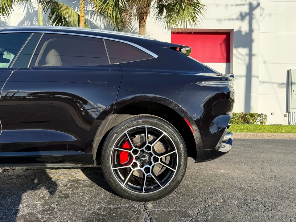 2021 Aston Martin DBX - Image 12 of 21