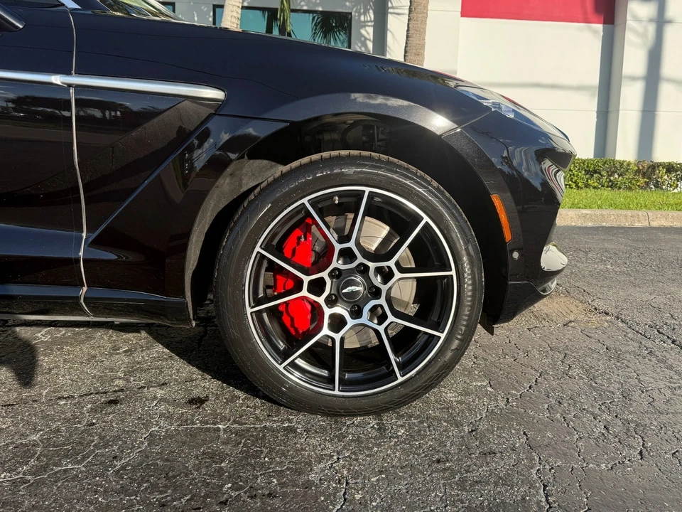 2021 Aston Martin DBX - Image 5 of 21