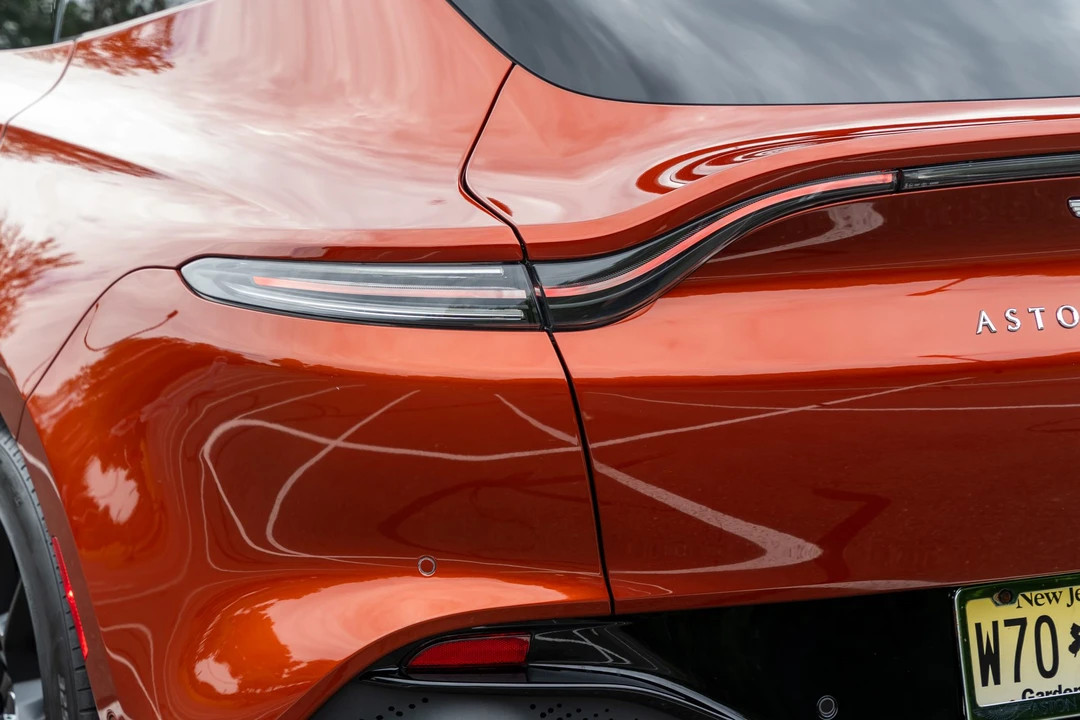 2021 Aston Martin DBX - Image 24 of 31