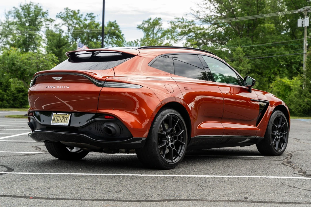 2021 Aston Martin DBX - Image 9 of 31