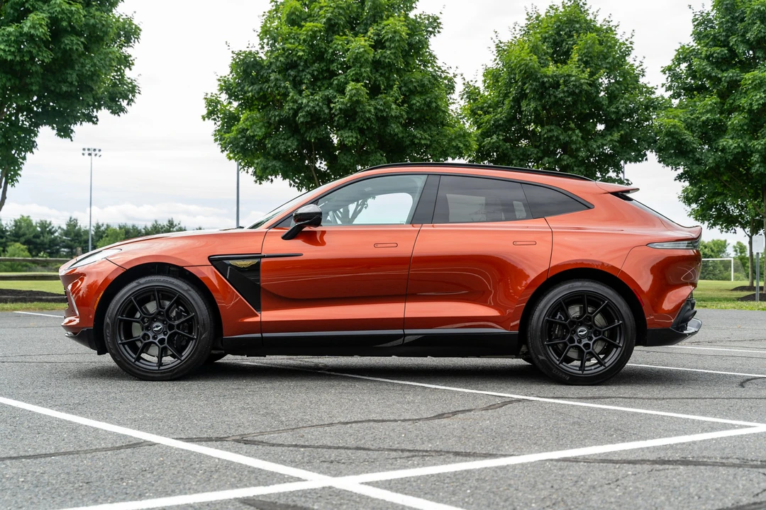2021 Aston Martin DBX - Image 13 of 31