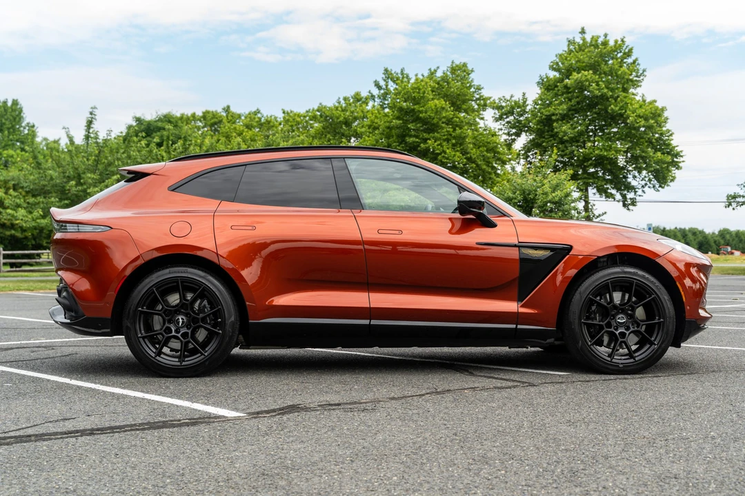 2021 Aston Martin DBX - Image 8 of 31