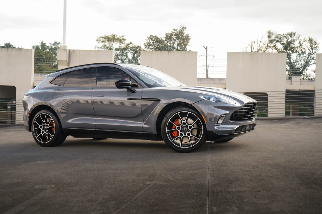 2021 Aston Martin DBX - Image 11 of 31