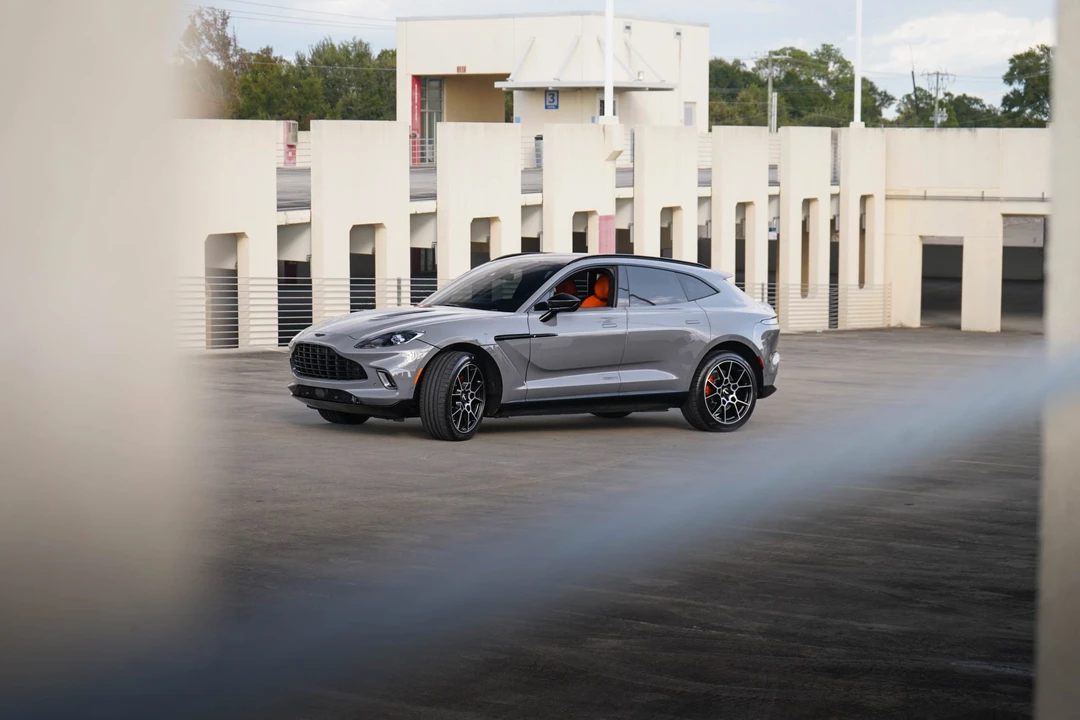 2021 Aston Martin DBX - Image 16 of 31