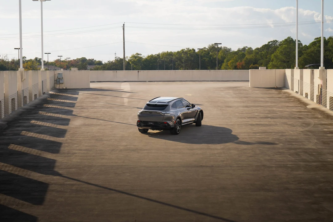 2021 Aston Martin DBX - Image 23 of 31