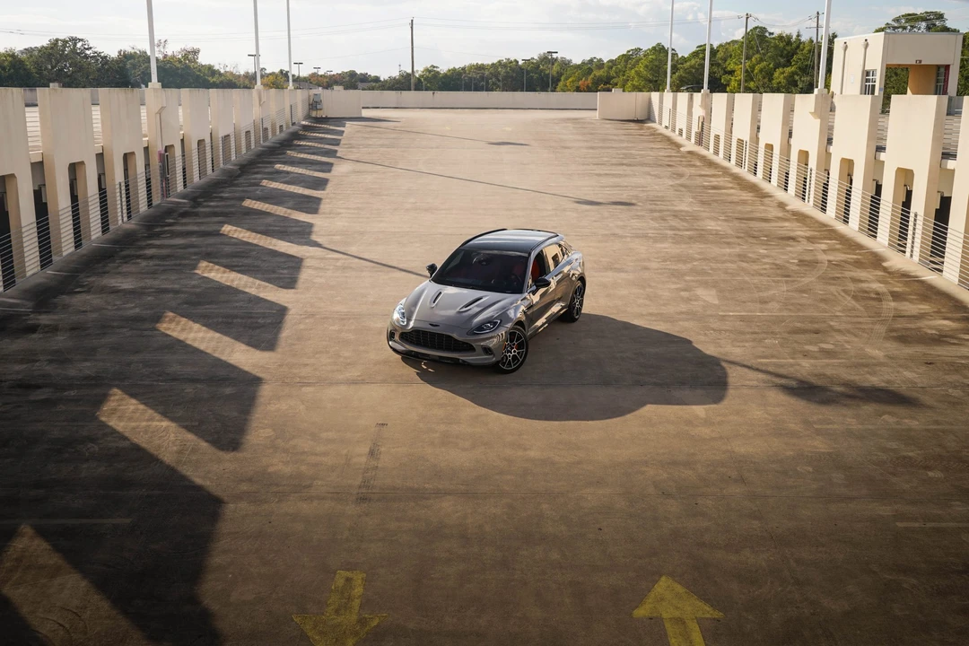 2021 Aston Martin DBX - Image 14 of 31