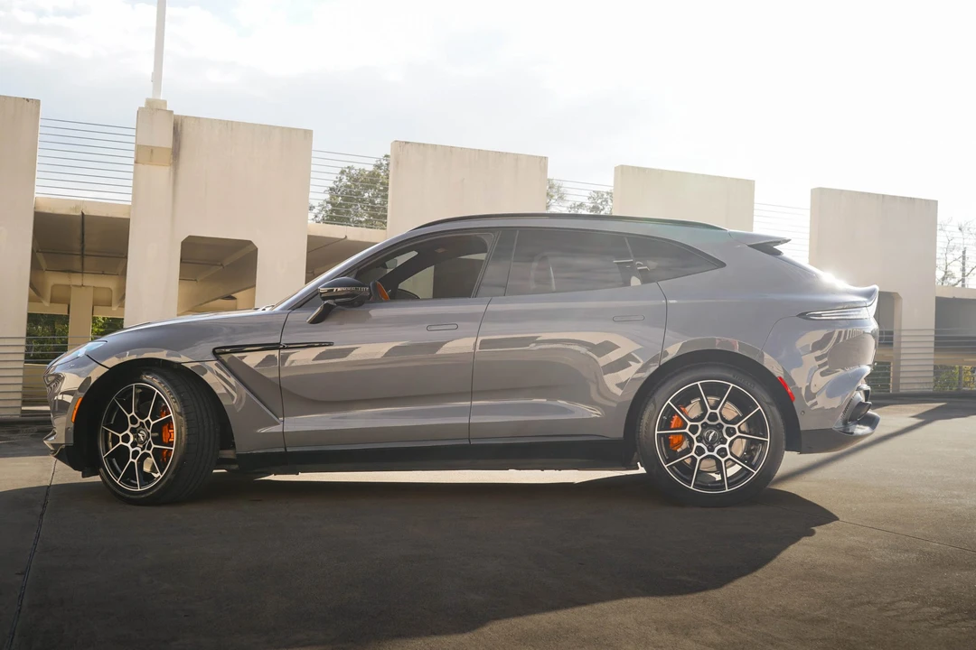 2021 Aston Martin DBX - Image 18 of 31