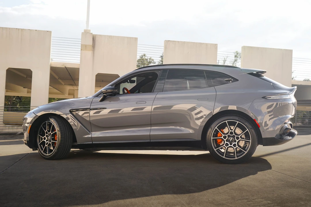 2021 Aston Martin DBX - Image 19 of 31