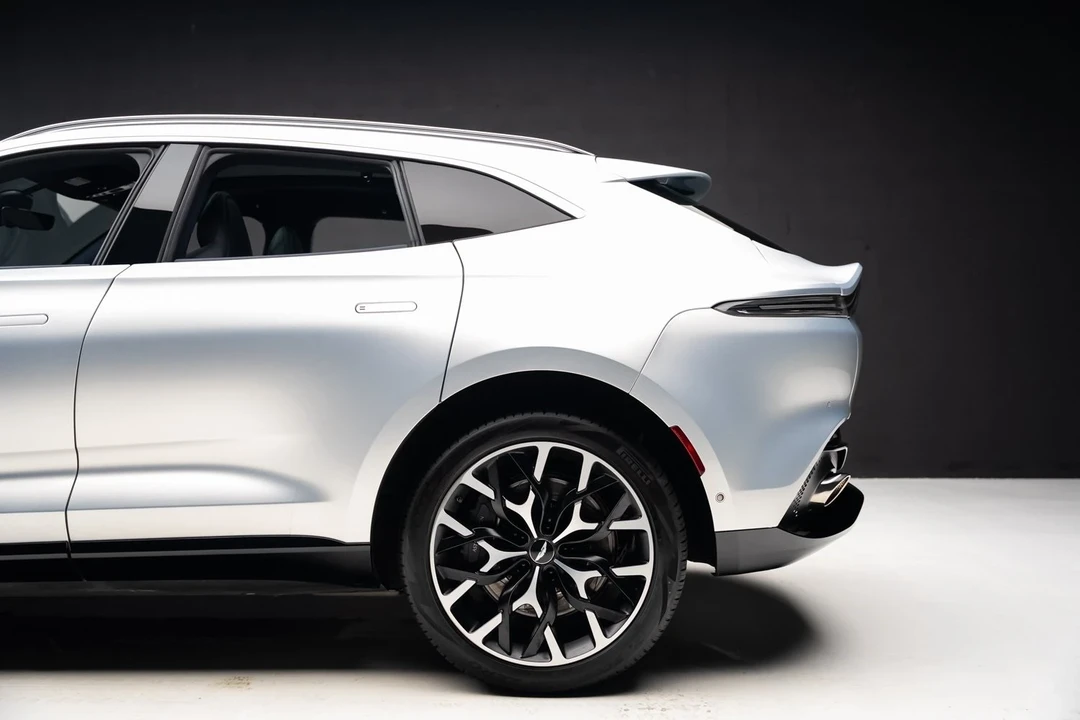 2021 Aston Martin DBX - Image 20 of 21