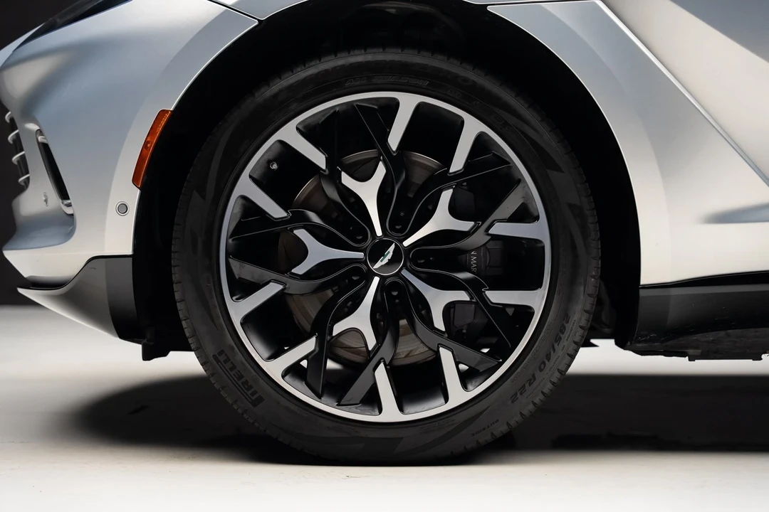 2021 Aston Martin DBX - Image 19 of 21