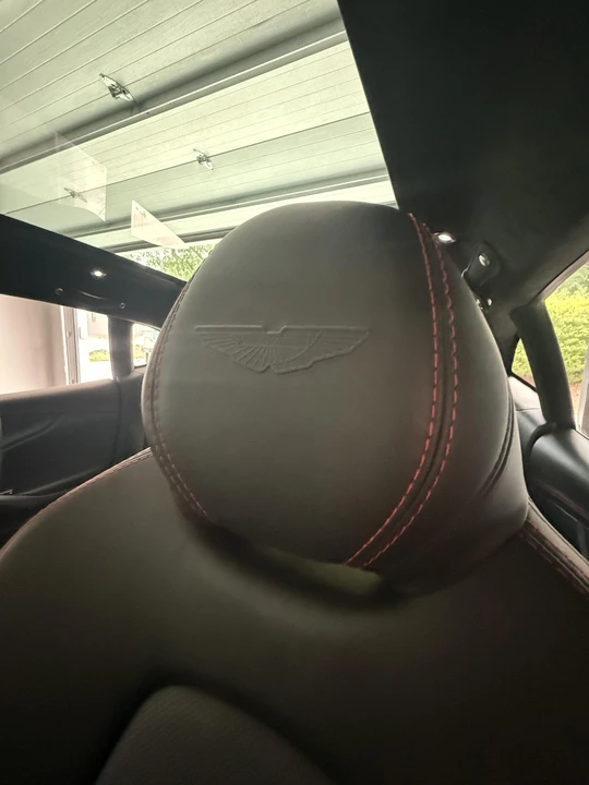 2021 Aston Martin DBX - Image 29 of 31