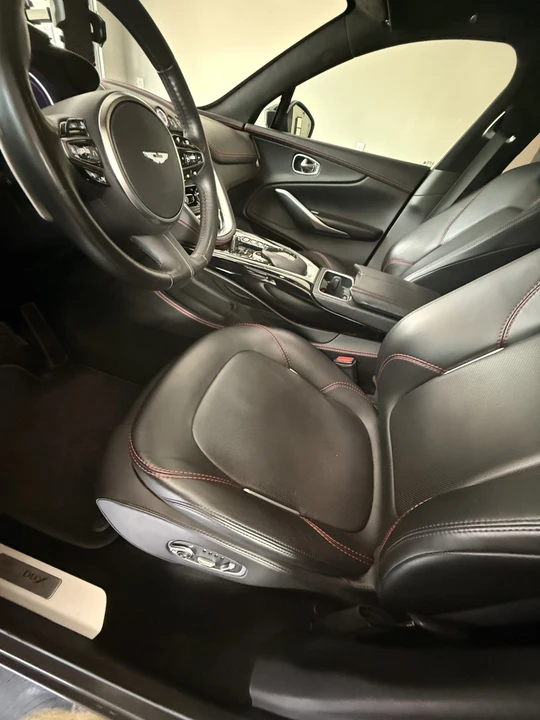 2021 Aston Martin DBX - Image 28 of 31