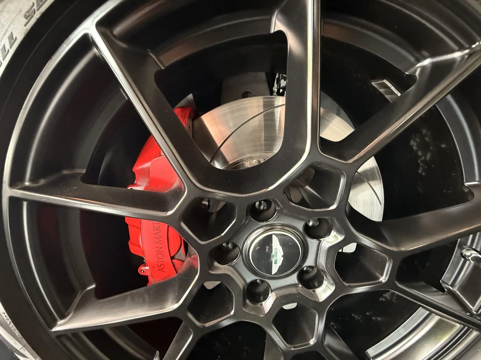 2021 Aston Martin DBX - Image 24 of 31