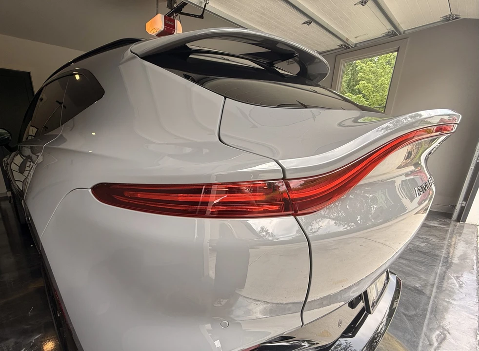 2021 Aston Martin DBX - Image 19 of 31