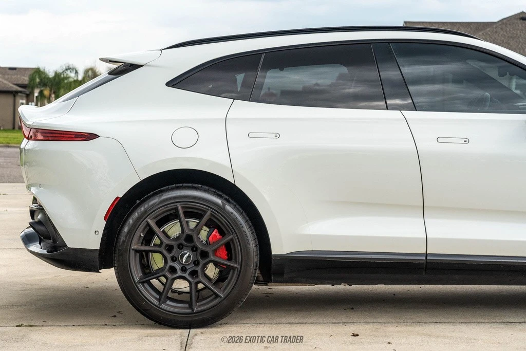 2021 Aston Martin DBX - Image 10 of 12