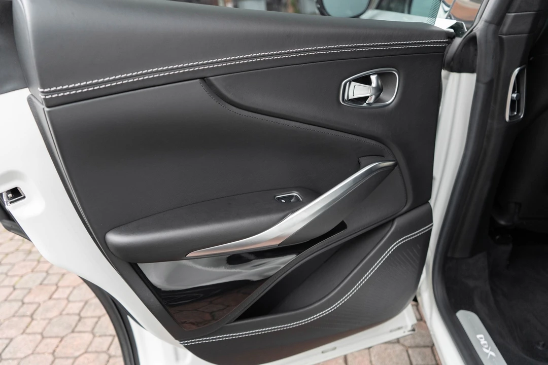 2021 Aston Martin DBX - Image 28 of 31