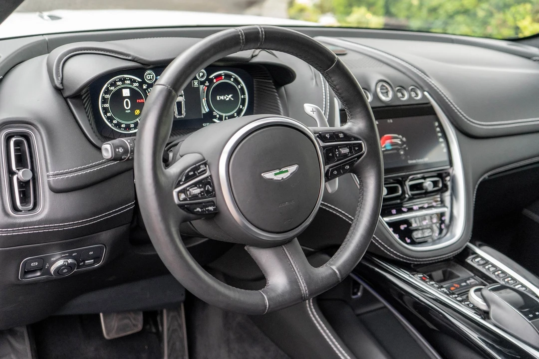 2021 Aston Martin DBX - Image 10 of 31