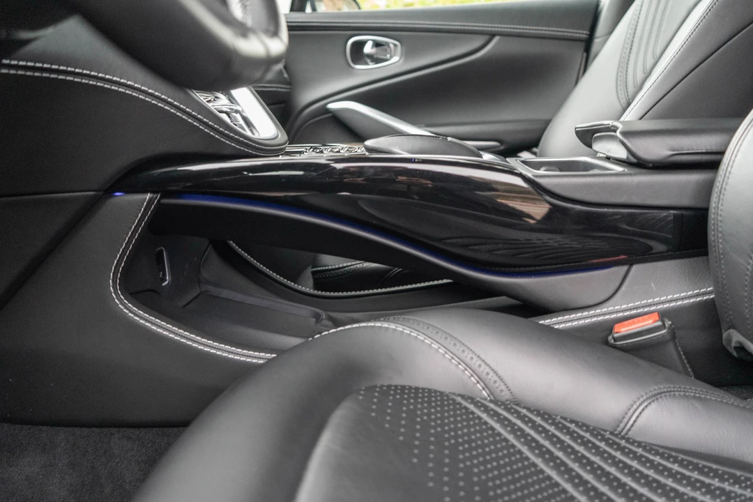 2021 Aston Martin DBX - Image 25 of 31